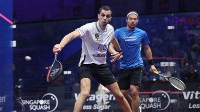 علي فرج ويوسف سليمان وسلمى هاني يتأهلون لربع نهائي بطولة سنغافورة للإسكواش