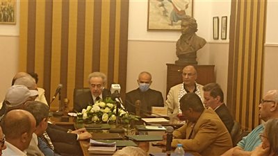 المصرية يمنى الخولي والأمريكي بيتر جران يفوزان بجائزة طه حسين الدولية من اتحاد الكتاب 