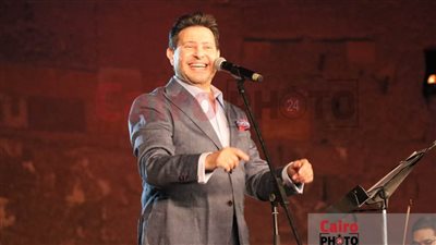 بسبب أحداث غزة ولبنان.. هاني شاكر يؤجل حفله في بيروت