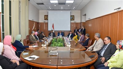 محافظ الإسكندرية يتفقد شركة الكهرباء للوقوف على سير العمل والتأكد من الاستجابة السريعة لشكاوى المواطنين