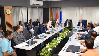 في لقائه رئيس هيئة تنمية الصعيد.. محافظ أسوان: وضع الحلول وتذليل العقبات لتشغيل عدد من المشروعات المشتركة