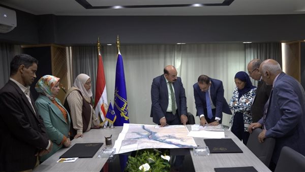 محافظ أسوان