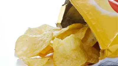 وصول سعر البطاطس لـ30 جنيها يجبر الشركات على تخفيض كميات الشيبسي في الأكياس بنسبة 25%