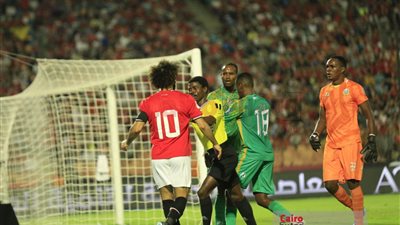 اشتباك بين محمد صلاح ومدافع جيبوتي | صور