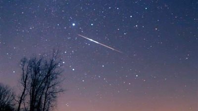 تشاهد بالعين المجردة.. ذروة شهب الأسديات 2023 تزين السماء في هذا الموعد