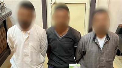 بحوزتهم مخدرات وسلاح.. القبض على 5 متهمين خلال حملة أمنية 