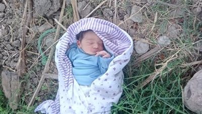 قست قلوبهم.. العثور على رضيعة ملقاة بجوار ترعة العديسات بالأقصر | صور