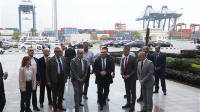 وزير النقل: تسجيل 7000 شاحنة حتى الآن على نظام التسجيل المسبق.. ونسبة الترانزيت في محطة تحيا مصر وصلت 35%