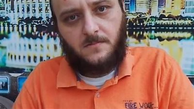 صوت بكاء الصغار لا ينتهي.. استغاثة فلسطيني بمصر: 60 فردًا من عائلتي استشهدوا.. وبكلم أهلي والضرب حواليهم | بث مباشر