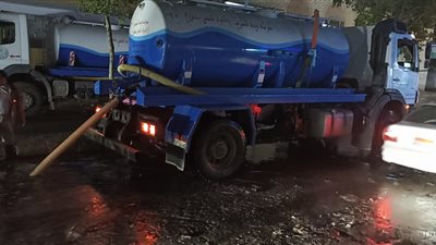 انتشار سيارات رفع مياه الأمطار وإعلان حالة الطوارئ في جميع مدن مطروح