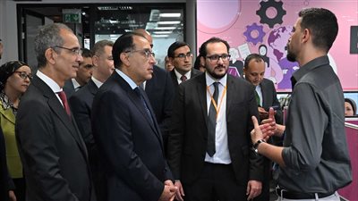 رئيس الوزراء يزور مركز أمازون لخدمة العملاء
