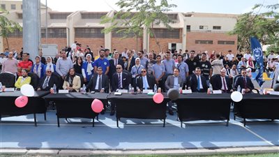 رئيس جامعة عين شمس يشهد فعاليات دوري أبطال من أجل مصر لكرة القدم الخماسية| صور 