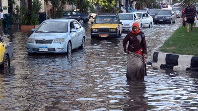 تحرك برلماني يحذر من الاعتماد على مقشات النظافة لمواجهة السيول في الشتاء