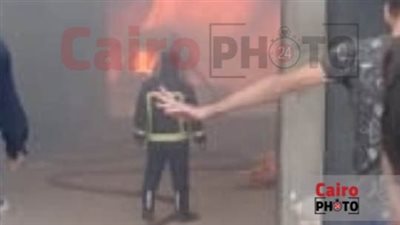 السيطرة على حريق مصنع مراتب على مساحة 1000 متر بالبدرشين | صور