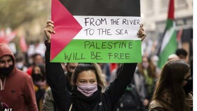 لوبيات إسرائيلية تضغط على بريطانيا لتجريم هتاف من النهر إلى البحر فلسطين ستبقى حرة