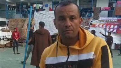 استغاثة والد طفل بغزة: حرام يعيش مشلول والاحتلال منع خروجنا من مستشفى الشفاء.. ونناشد مصر لعلاجه 