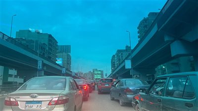 ازدحام مروري بشوارع الجيزة وتكدسات في محاور جامعة الدول وشارعي الهرم وفيصل