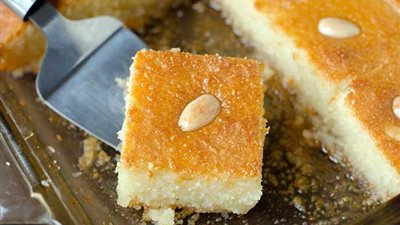 غرقانة شربات.. طريقة عمل الهريسة زي المحلات 