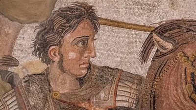 معبد وعملة فضية.. علماء يوضحون أدلة على عبادة العراقيين القدماء للإسكندر الأكبر