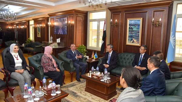 وفد صينى يزور محافظة