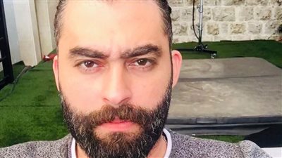 أحمد جلال عبد القوي يفسخ خطبته وينهي تعاقده على مسرحية بسبب خضوعه للعلاج | خاص