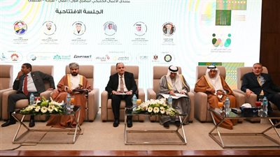 وزير الصناعة العماني: المؤسسات الدولية توقعت نمو اقتصاد مصر