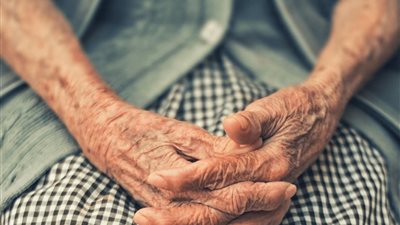 بتعاملني وحش وجابتلي اكتئاب.. اعترافات المتهمة بإنهاء حياة والدتها المسنة طعنا بمصر القديمة 