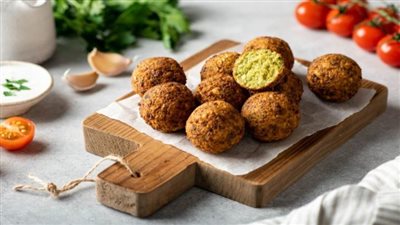 طريقة عمل الطعمية.. 10 مكونات لإعدادها مثل المطاعم