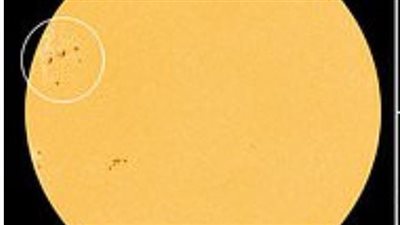 ديلي ميل: رصد بقع شمسية ضخمة تسبب انقطاع التيار الكهربائي المدمر