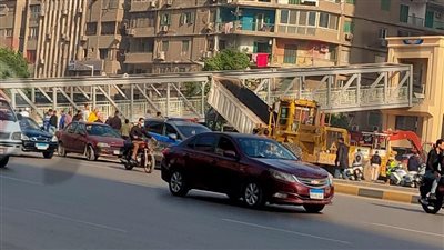 لقطات من حادث سقوط كوبري مشاة بشارع أحمد عرابي في المهندسين