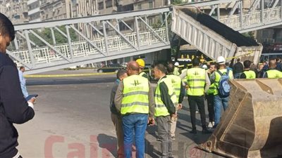 محافظ الجيزة يصل موقع حادث انهيار كوبري المشاة بأحمد عرابي |صور 