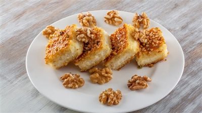 طريقة عمل البسبوسة بالقشطة بدون بيض في 3 خطوات.. تجنبي هذه الأخطاء