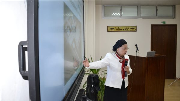 عميد كلية السياحة