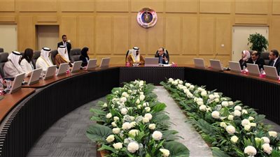 وزير التجارة يبحث مع وزير المالية والاقتصاد الوطني بالبحرين سبل تعزيز التعاون الاقتصادي