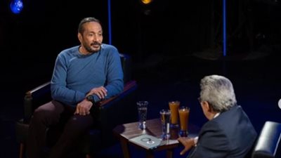 على الحجار يكشف كواليس تعرض والده للتنمر على خشبة المسرح: بكيت كأني عيل صغير