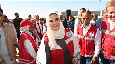 وزيرة التضامن وأبو غزالة تزوران جرحى ومصابي غزة في مستشفى العريش | صور 