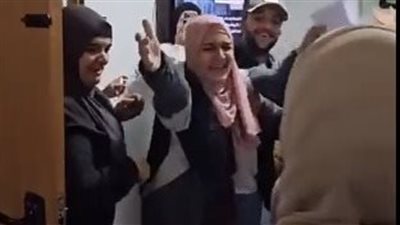 بعد 8 سنوات بسجون الاحتلال.. لحظة لقاء الأسيرة المحررة ملك سليمان بوالدتها | فيديو