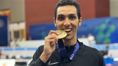 سيف عيسى ينفذ برنامجا علاجيا مكثفا بسبب إصابة القدم