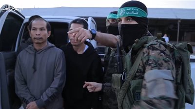 رجل أم امرأة؟.. عنصر بالفصائل الفلسطينية يثير الجدل بمواقع التواصل الاجتماعي