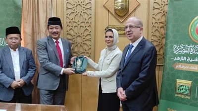 وفد هيئة الزكاة الوطنية الإندونيسية يتبرع لإغاثة غزة