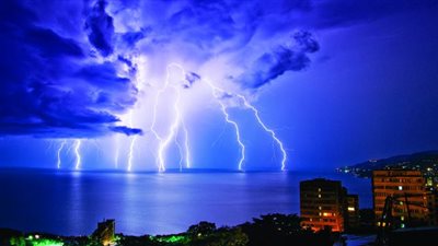 هل الرعد غضب من الله؟.. من هم جنود الرعد وهل تخافه الملائكة؟