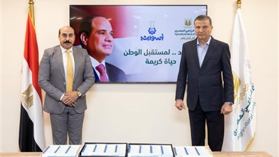 محافظ أسوان يلتقي رئيس البنك الزراعي المصري لتقديم الدعم للأسر الأكثر احتياجًا