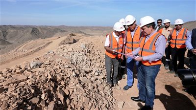 جولة تفقدية لوزير البترول بمواقع عمل شركة مناجم النوبة