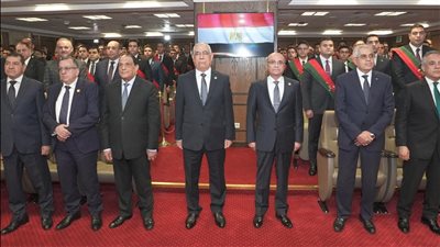 فرحة عارمة.. أهالي أعضاء النيابة الجدد يشهدون حلف اليمين القانونية لأبنائهم | فيديو