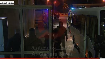 الأطقم الطبية المصرية تجري فحوصات للمحتجزين المفرج عنهم من غزة تمهيدًا لتسليهم لإسرائيل