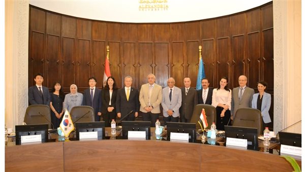 سفير كوريا يزور جامعة