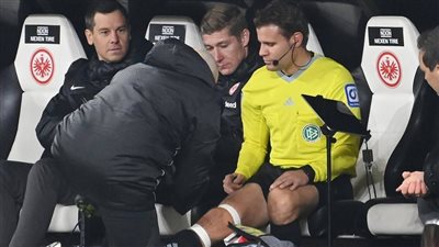 إصابة الحكم الألماني فيليكس بريش بقطع في الرباط الصليبي