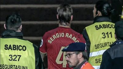 بعد طرده أمام سوسيداد.. راموس يدخل تاريخ كرة القدم برقم سلبي جديد