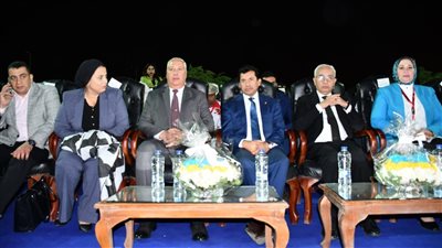 وزير الرياضة يشهد ختام البطولة العربية المدرسية لكرة القدم والسباحة