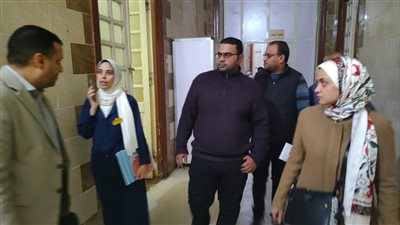 صحة أسيوط تحيل 8 من طاقم العمل بالمستشفيات للتحقيق خلال جولة مفاجئة 